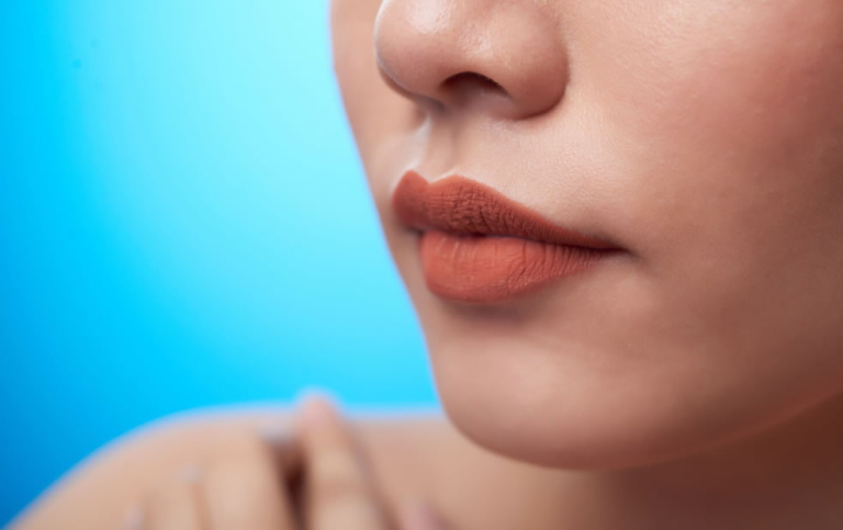 Como é feita a cirurgia de Lip Lift? Técnica, cicatriz e resultados